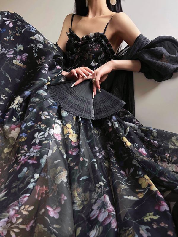 Where Petals Dance~~ Flowery & Flowing Dresses for the Modern&nbsp;Romantic